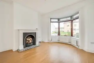 10 Bloomfield GardensImage 4