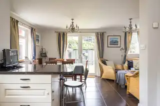 2 Belmont ParkImage 16