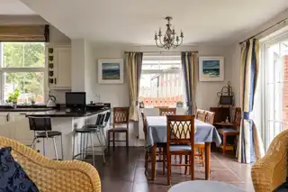 2 Belmont ParkImage 17