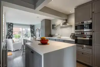 53 Irwin CrescentImage 12