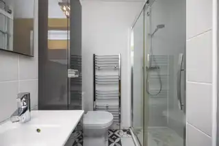 53 Irwin CrescentImage 23