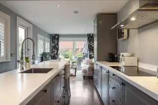 53 Irwin CrescentImage 9