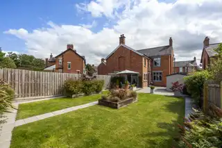 53 Irwin CrescentImage 26