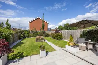 53 Irwin CrescentImage 27
