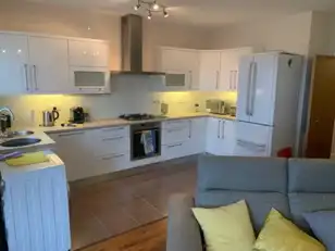 Apt 4 GlencairnImage 6
