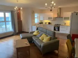 Apt 4 GlencairnImage 4