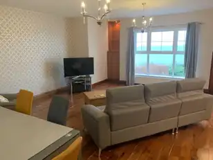 Apt 4 GlencairnImage 3