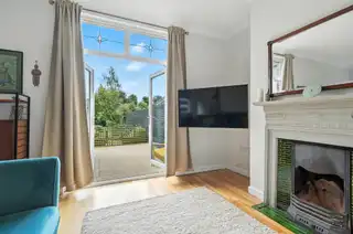 35 Belmont ParkImage 9