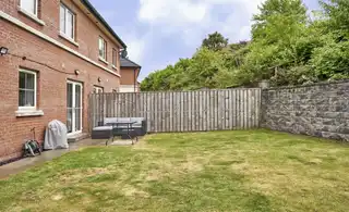 11 Lynn Hall GardensImage 19