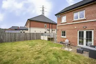 11 Lynn Hall GardensImage 18
