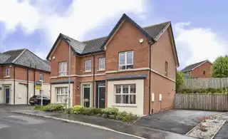 11 Lynn Hall GardensImage 22