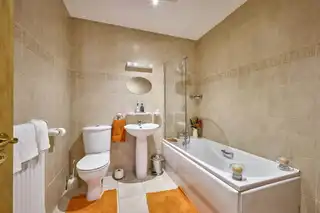 Apt 5 The FairwaysImage 15