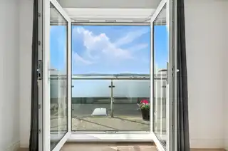 48 The QuayImage 12