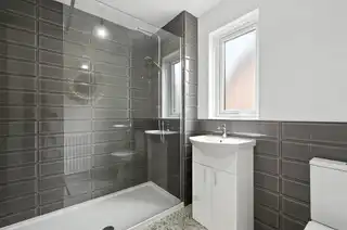8 Riverside AvenueImage 9