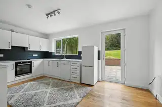8 Riverside AvenueImage 6