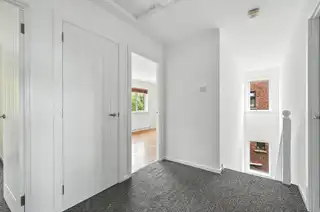 8 Riverside AvenueImage 12