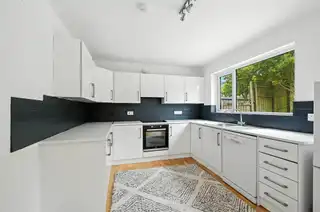 8 Riverside AvenueImage 7