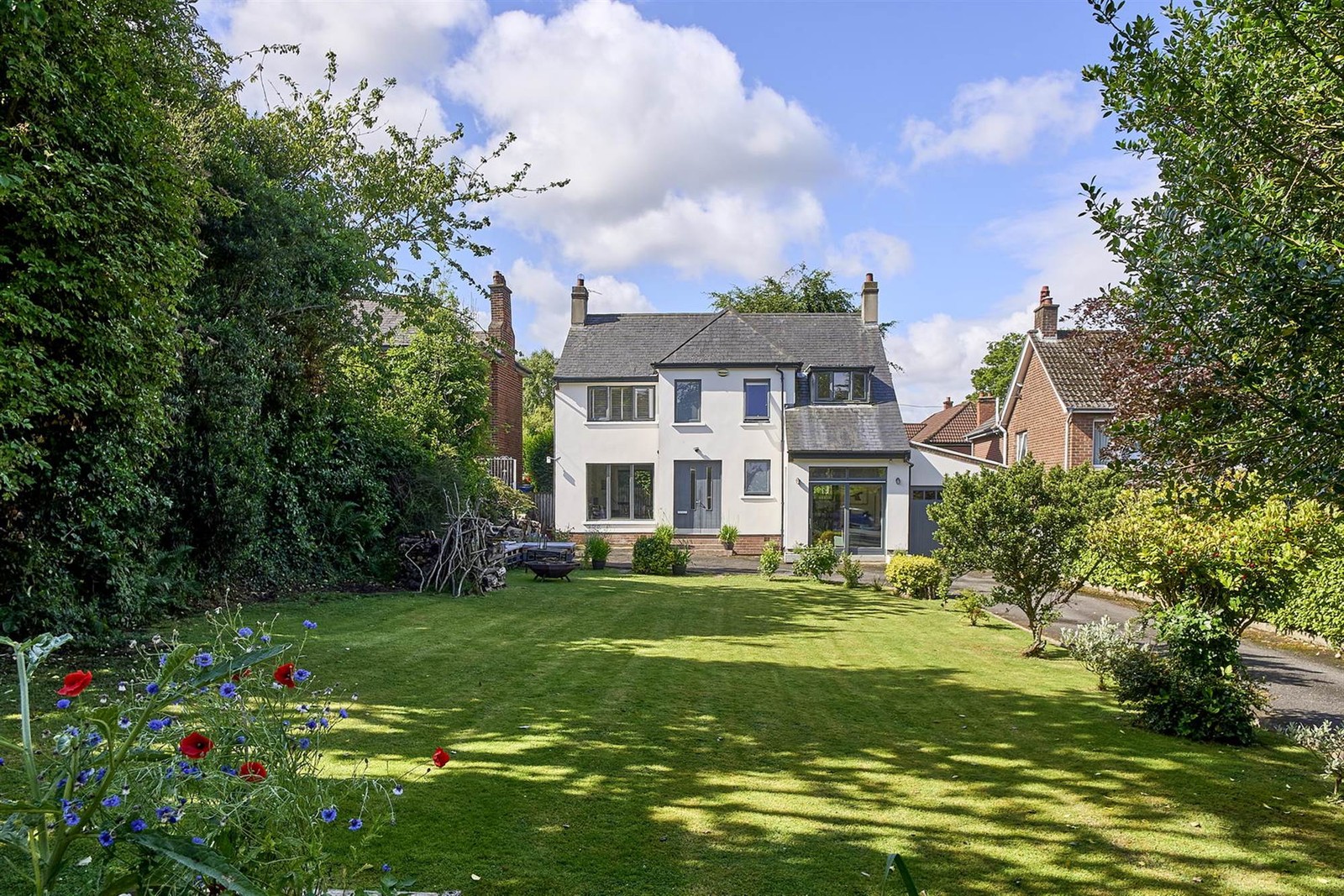 Properties for Sale in Holywood