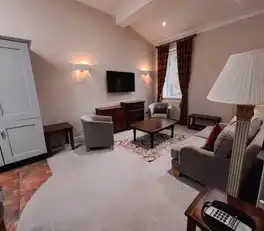 10 Stag Lodge ApartmentsImage 7