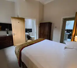 10 Stag Lodge ApartmentsImage 2