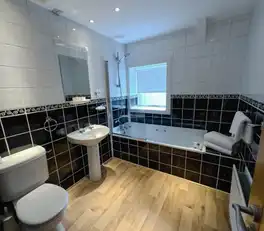 1 Stag Lodge ApartmentsImage 11