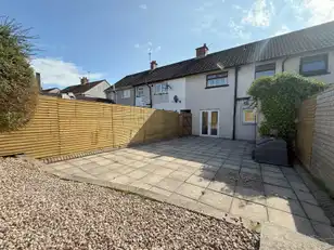 14 Hillview GardensImage 16