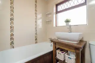 14 Hillview GardensImage 14