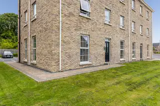 Apt 2, 47 Ayrshire RoadImage 17