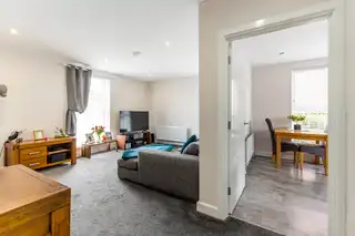 Apt 2, 47 Ayrshire RoadImage 8