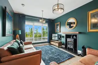 16 Fairfields ManorImage 6