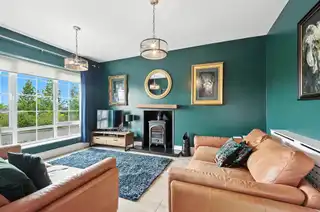 16 Fairfields ManorImage 5