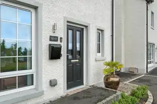 16 Fairfields ManorImage 2