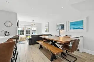 16 Fairfields ManorImage 7