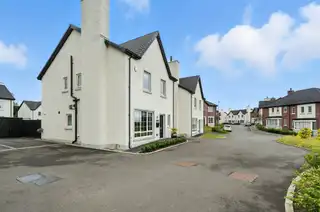 16 Fairfields ManorImage 29