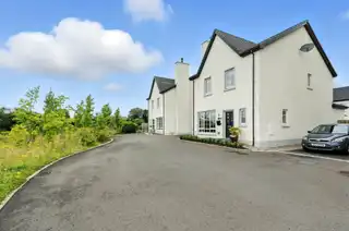 Image 1 for 16 Fairfields Manor