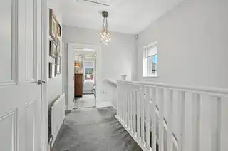 16 Fairfields ManorImage 15