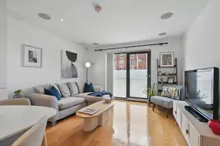 Apt 42 Custom House SquareImage 5