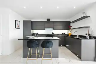 Apt 4,1 The TidesImage 13