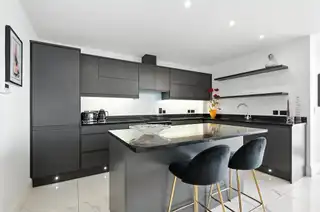 Apt 4,1 The TidesImage 16