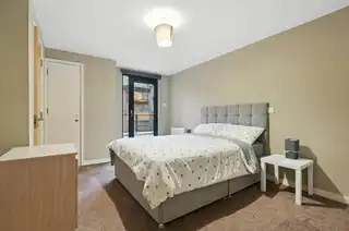 38 Queens SquareImage 8