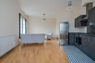 22 Beechmount BuildingImage 8