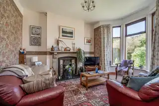 16 Ravensdene ParkImage 6