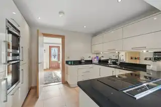 11 Meadowvale GardensImage 9