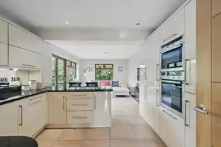 11 Meadowvale GardensImage 8