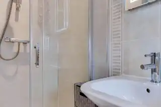 28 RosslaneImage 21