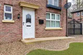 28 RosslaneImage 2