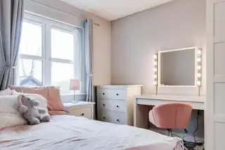 28 RosslaneImage 22