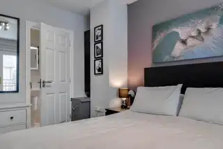 28 RosslaneImage 19