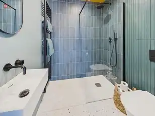 11-15 Eglinton LaneImage 27
