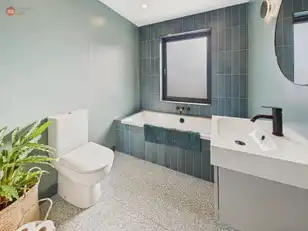 11-15 Eglinton LaneImage 33